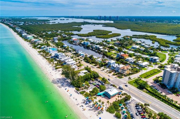 Close proximity to Bonita Beach.