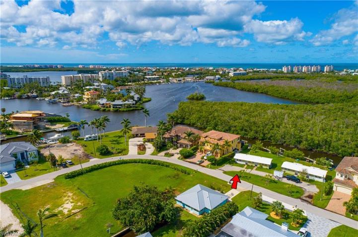 Backyard views include sunsets and protected Imperial River Preserve conservation land. Walk or ride your bike to the beach, kayak to Coconut Jacks, walking distance to restaurants/shopping.