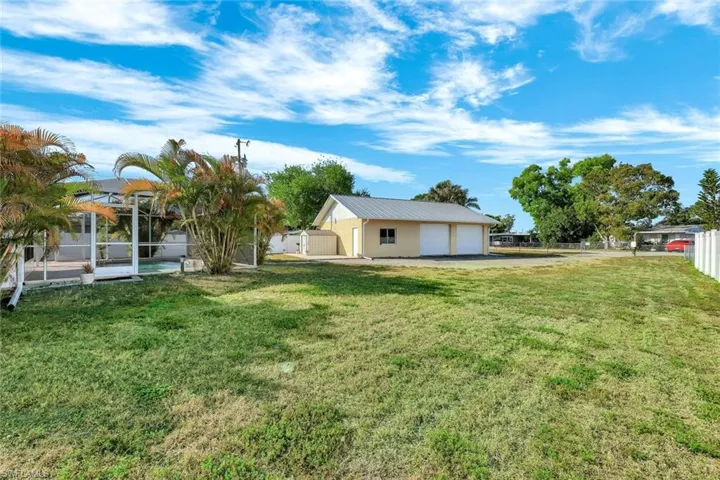 Huge Fenced Yard!