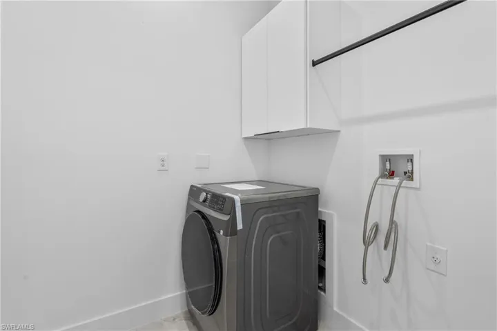 Laundry area with washer / dryer and cabinet space