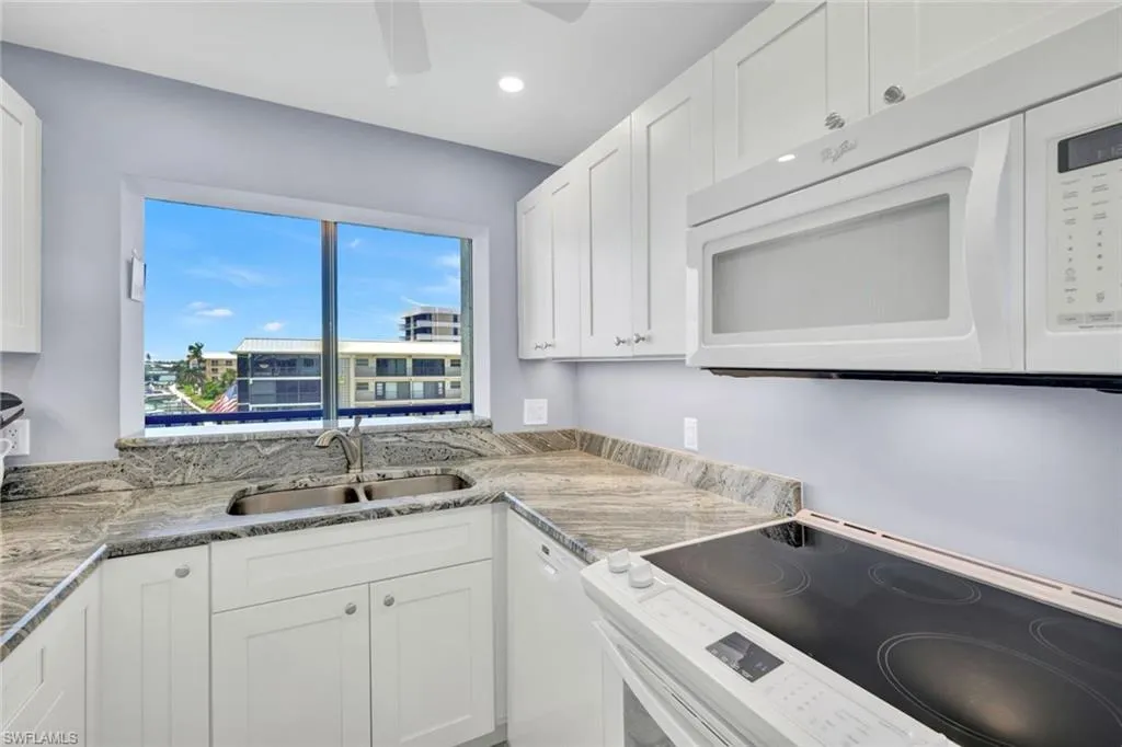 3200 Gulf Shore BLVD, Naples, FL 34103,225000278