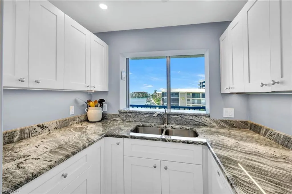 3200 Gulf Shore BLVD, Naples, FL 34103,225000278