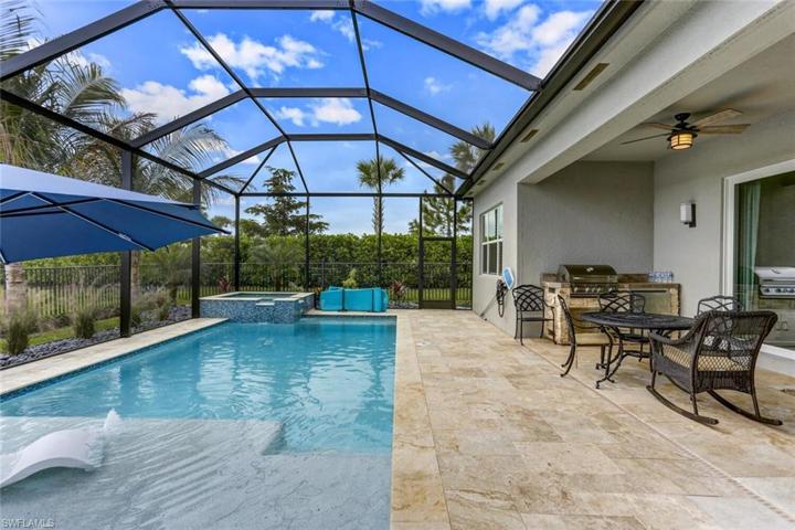 screen enclosed pool
