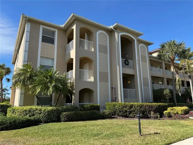 2740 Cypress Trace Cir 2720, Naples, Florida 34119