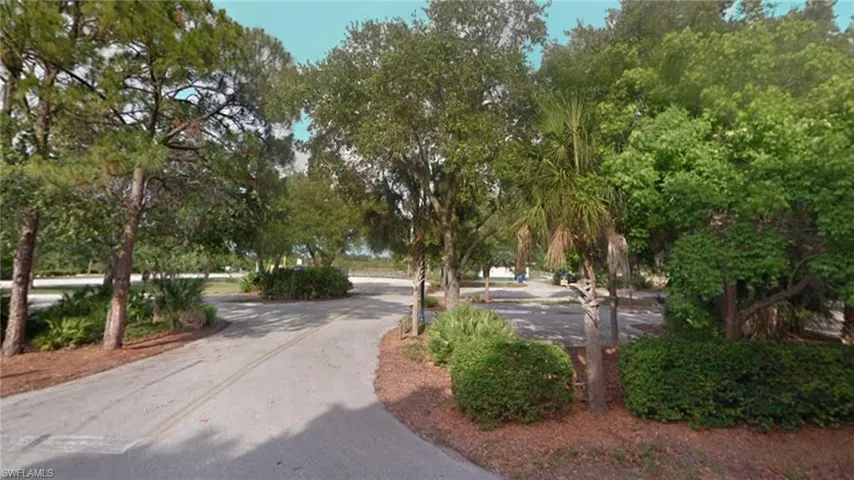 View of home's community with view of wooded area