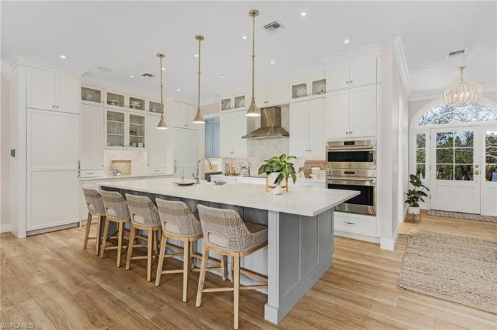 Kitchen/Breakfast Bar