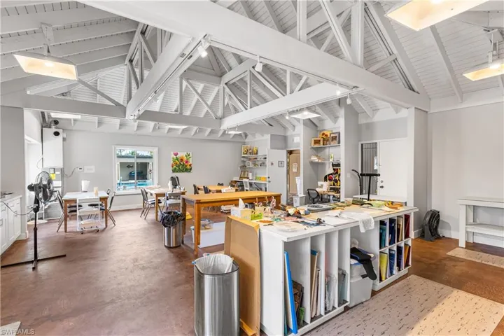 Art Studio Fully equipped!