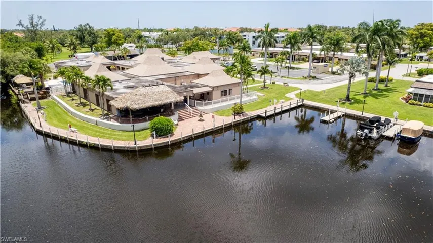 Bird's eye view of the marina & amenities