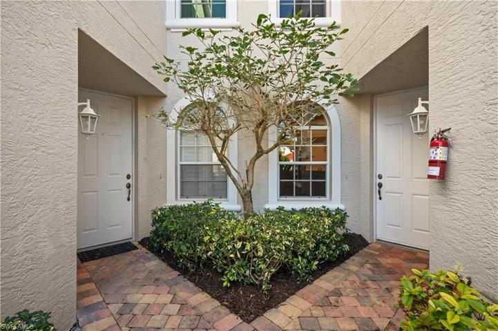 1580  Clermont  DR, Naples, FL 34109