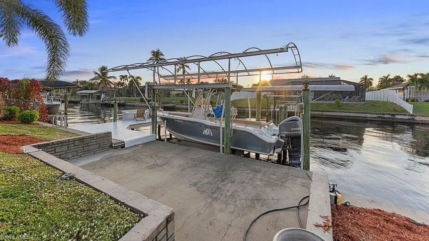 10K lb boat lift with electric and water