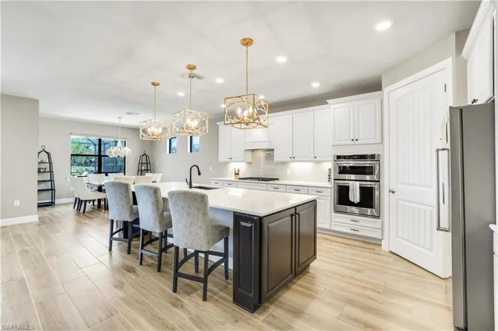 9373  Surfbird  CT, Naples, FL 34120