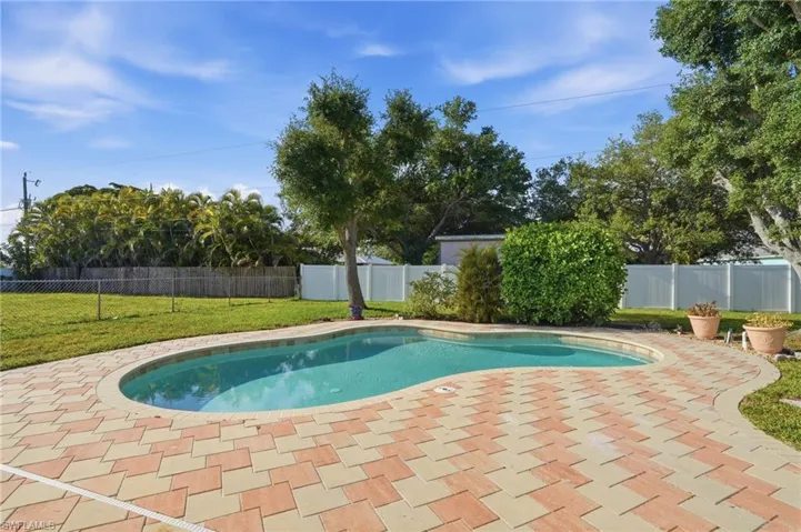 2004 NE 5th  TER, Cape Coral, FL 33909