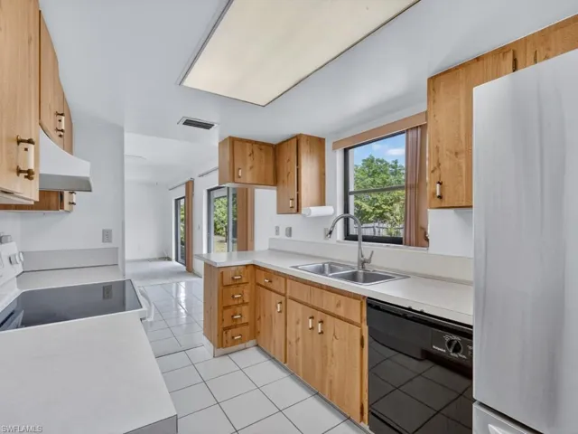 1256 Bluebird Ave, Marco Island, Florida 34145