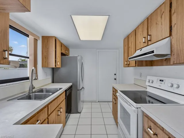 1256 Bluebird Ave, Marco Island, Florida 34145