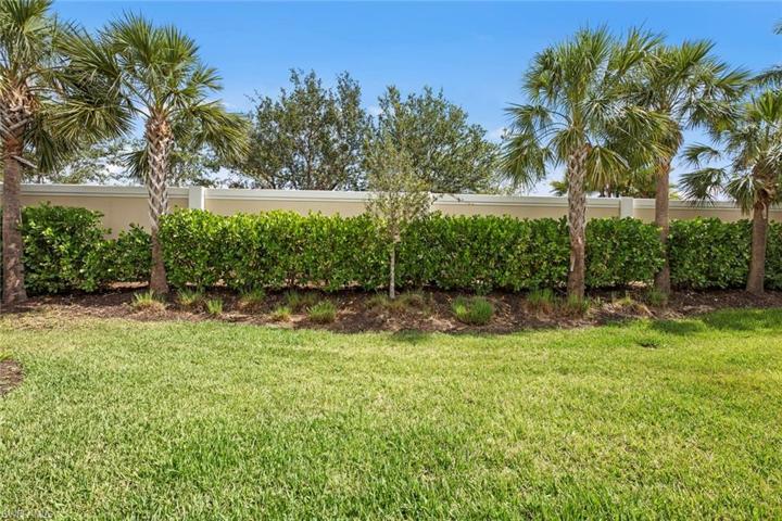 Back yard with plenty of room to extend lanai, or add a pool!