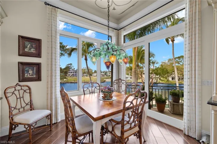 BREAKFAST NOOK