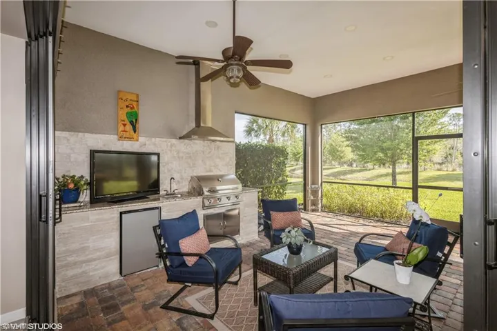 OUTDOOR KITCHEN