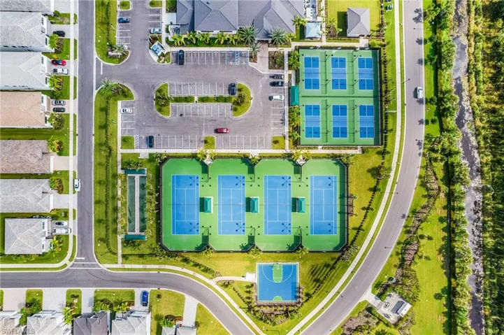 4 Acres of outdoor Amenities