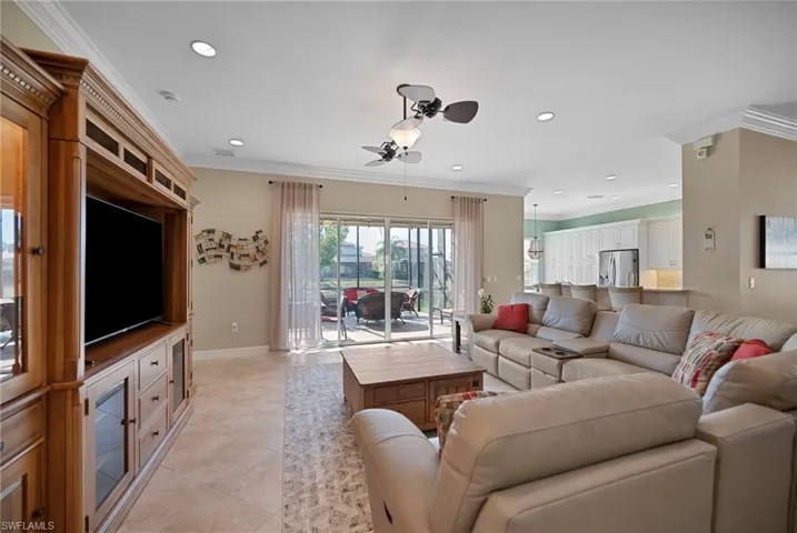 OPEN LIVING ROOM WITH A VIEW OF THE LAKE.