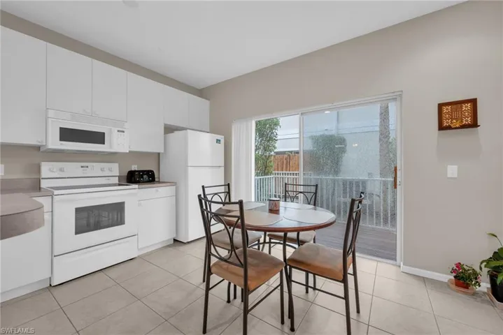 3280  Lindsey  LN, Naples, FL 34109