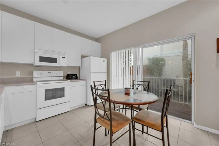 3280  Lindsey  LN, Naples, FL 34109