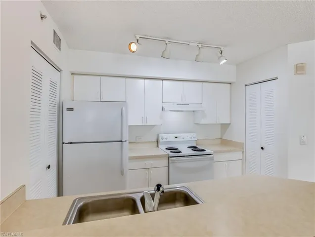 8940 Colonnades CT E # 721, BONITA SPRINGS FL 34135
