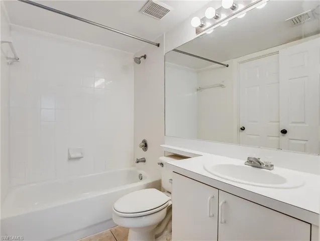 8940 Colonnades CT E # 721, BONITA SPRINGS FL 34135