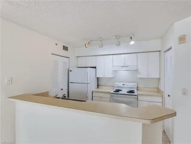 8940 Colonnades CT E # 721, BONITA SPRINGS FL 34135