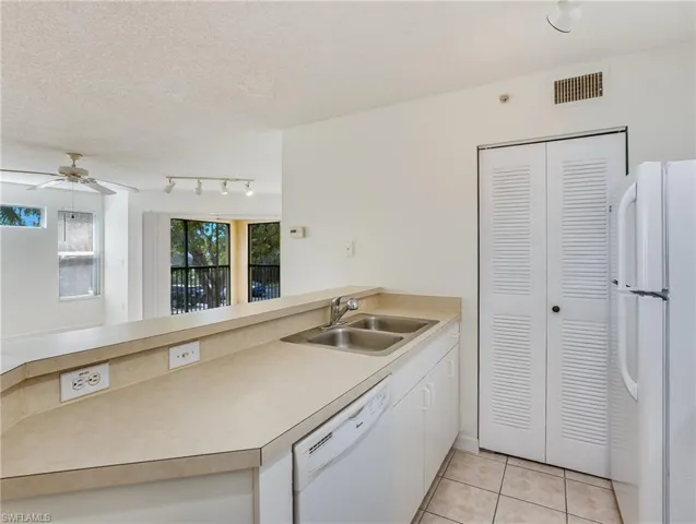 8940 Colonnades CT E # 721, BONITA SPRINGS FL 34135