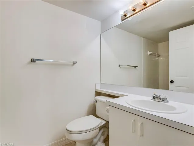 8940 Colonnades CT E # 721, BONITA SPRINGS FL 34135