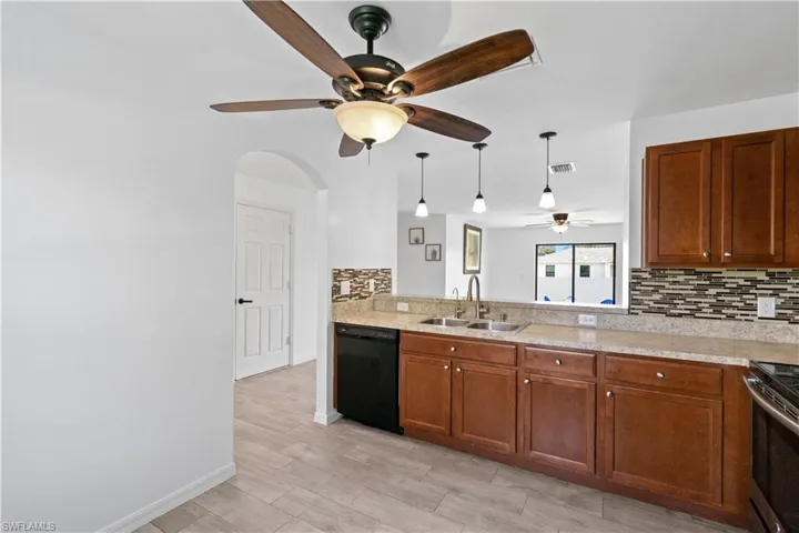 336 Ne 30th Ter, Cape Coral, Florida 33909