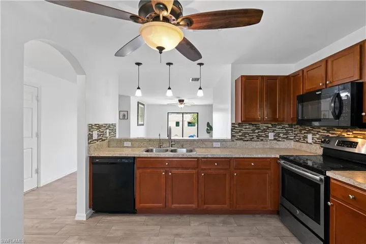 336 Ne 30th Ter, Cape Coral, Florida 33909