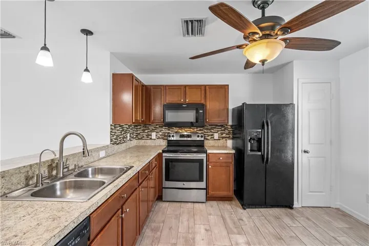 336 Ne 30th Ter, Cape Coral, Florida 33909