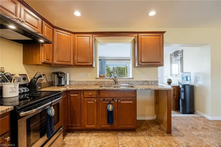 1011 Se 27th St, Cape Coral Fl 33904