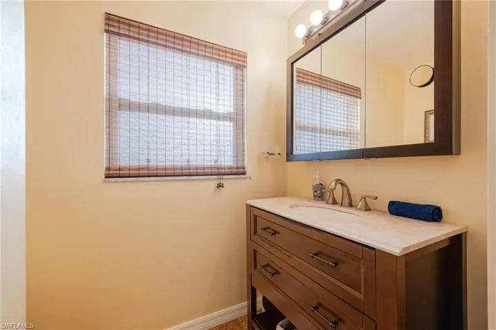 1011 Se 27th St, Cape Coral Fl 33904