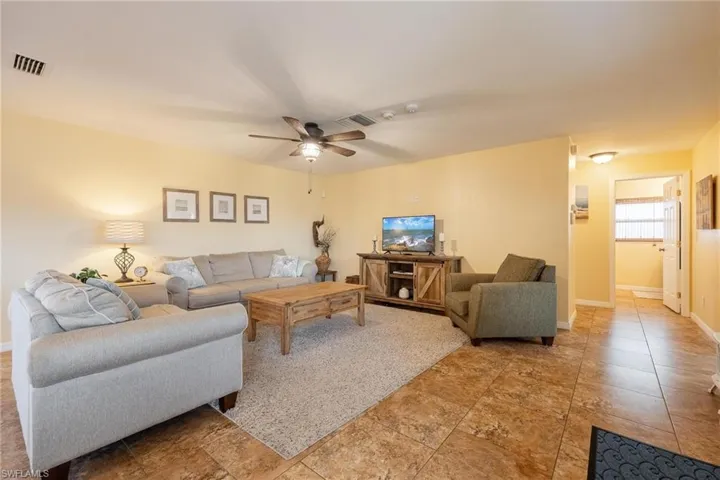 1011 Se 27th St, Cape Coral Fl 33904
