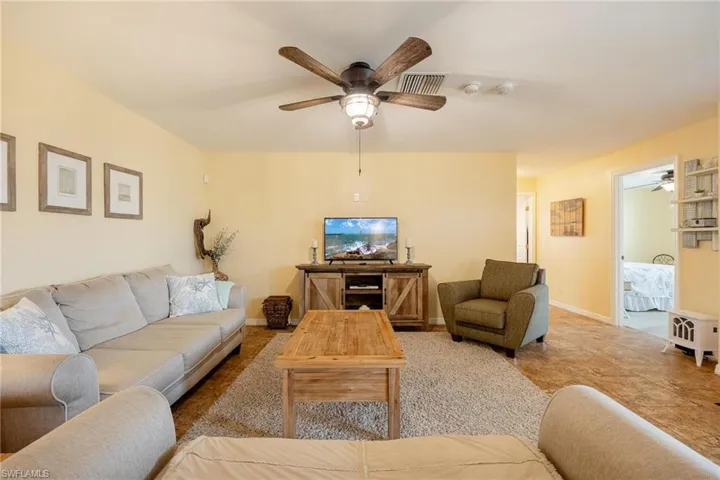 1011 Se 27th St, Cape Coral Fl 33904