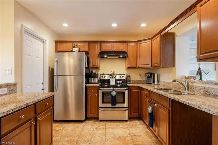 1011 Se 27th St, Cape Coral Fl 33904
