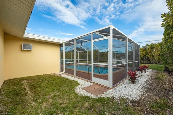 1011 Se 27th St, Cape Coral Fl 33904