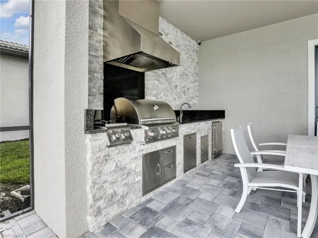 Outdoor Kitchen