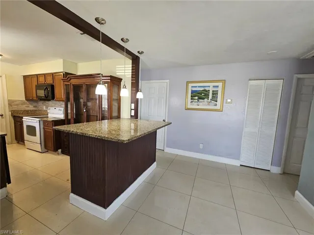 9189  San Carlos  BLVD, Fort Myers, FL 33967