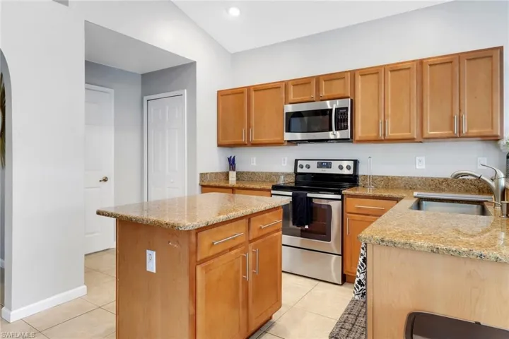 6773 Southern Oak Ct, Naples, Florida 34109