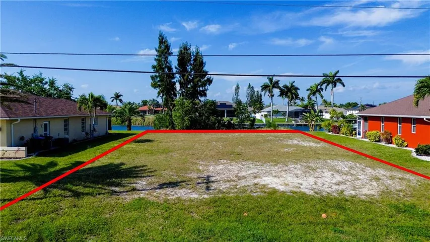 View of green lawn with a residential view