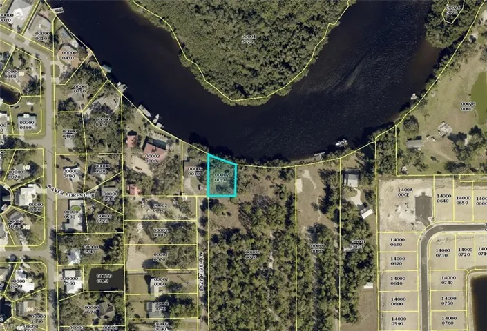 2330 Lazy River Ln, Fort Myers, Florida 33905