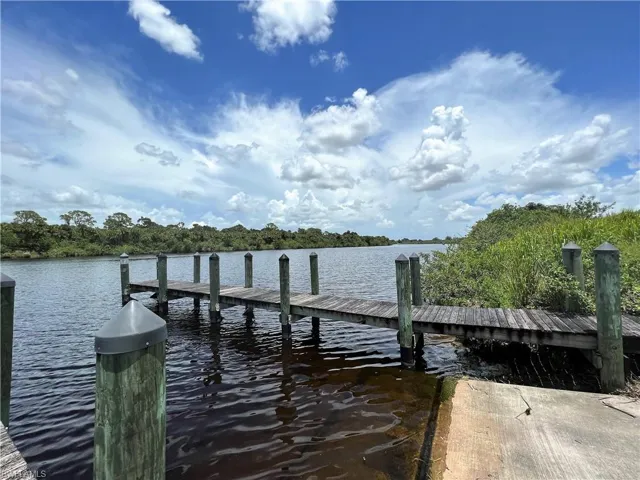 THE COMMUNITY BOAT RAMP DIRECTLY IN TO THE CALOOSAHATCHEE RIVER