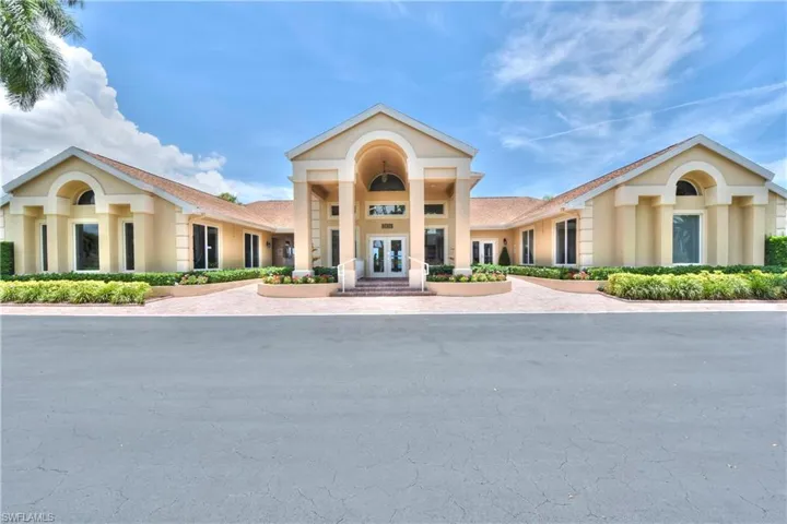 Absorb this fabulous Clubhouse where all your new friends will be... waiting to meet you.