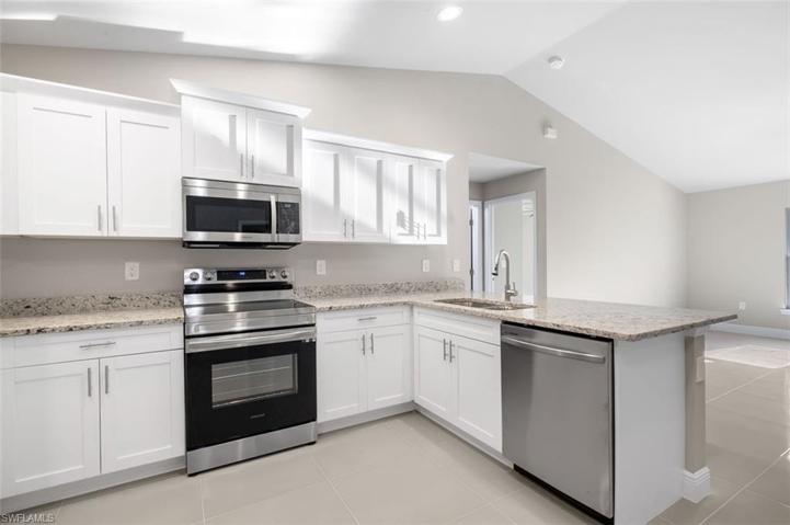 554  Wabasso S AVE, LEHIGH ACRES, FL 33974