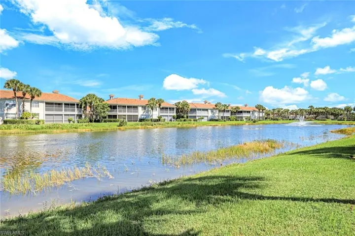 View of the lake and large fountain