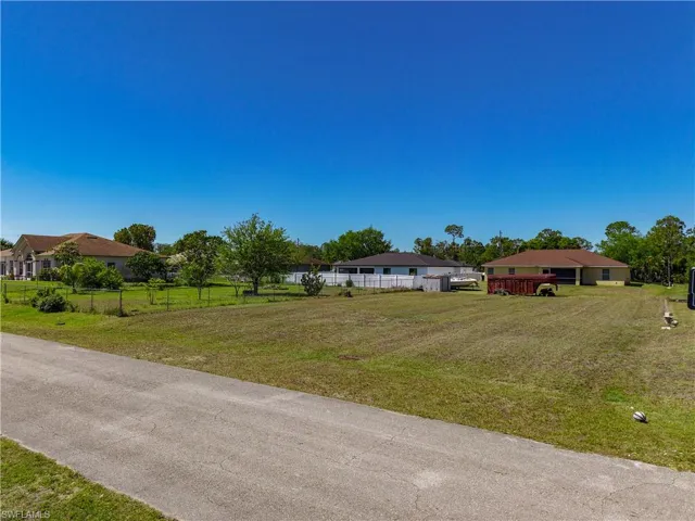 View of front of house featuring a front lawn and fence