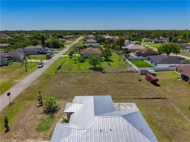 Bird's eye view with a residential view